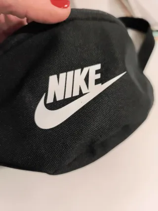 Riñonera Nike Negra