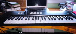 Teclado Controlador MIDI Alesis V49 MKII