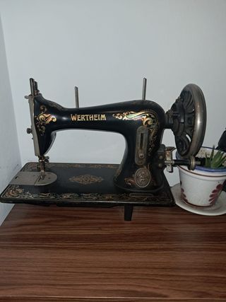 Máquina de coser Wertheim antigua
