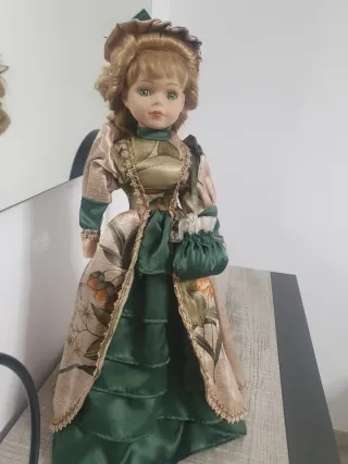 Muñeca de porcelana antigua