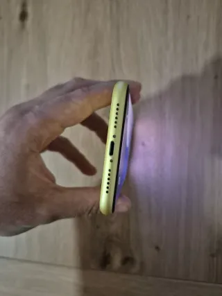iPhone 11 64GB Amarillo