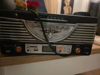 Tocadiscos Trevi Clásico Negro y Plateado