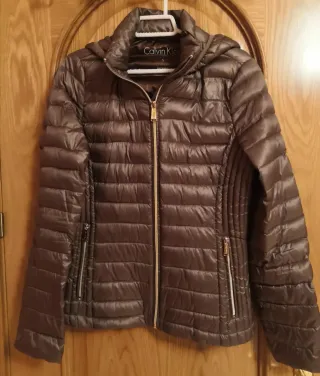 Anorak con relleno de plumas Calvin Klein satinado