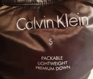 Anorak con relleno de plumas Calvin Klein satinado