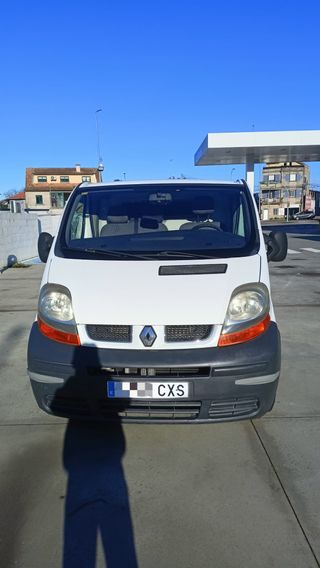 Renaul Trafic 2004. Larga. Camperizado desmontable
