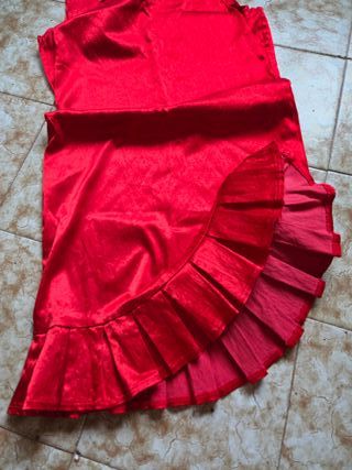 Vestido rojo satinado tableado (con tablas)