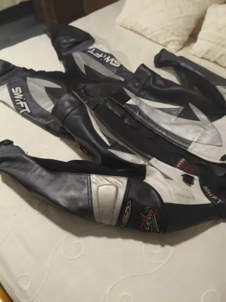 Mono de cuero divisible Swift talla 12 eq a 38