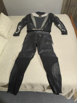 Mono de cuero divisible Swift talla 12 eq a 38