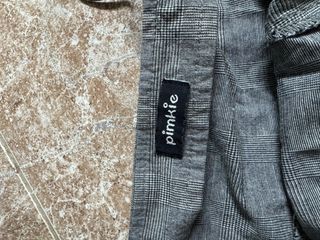 Vestido gris con cinturon