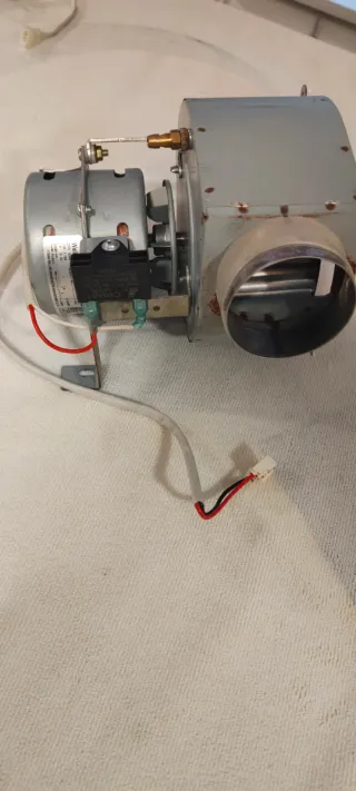 Extractor de humos de Calentador Junkers Hydronext