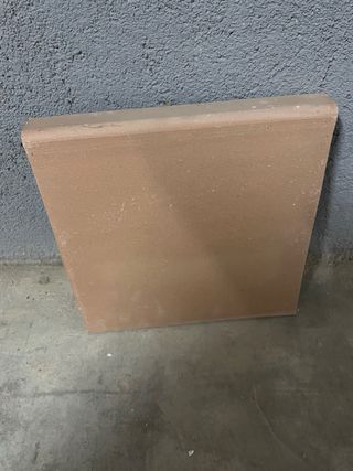 Pieza de suelo de terracota. 8 piezas- cada una 1e