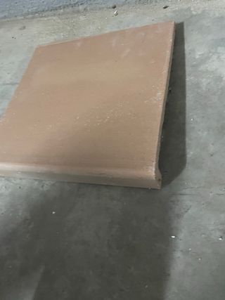 Pieza de suelo de terracota. 8 piezas- cada una 1e
