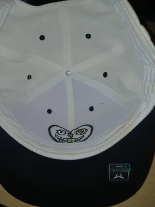 Gorra Muka Blanca y Negra