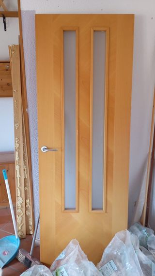 Puerta madera con cristal
