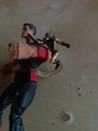 Marvel Legends Hombre Maravilla Figura