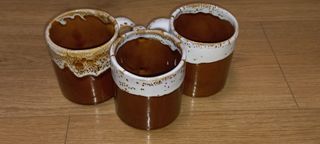 3 Jarras de Barro Marrón y Blanco