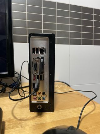 Ordenador Inter Core compacto- Windows 7 + Monitor