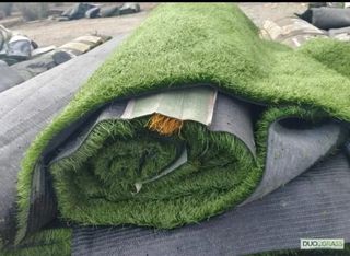 Instalación césped artificial.