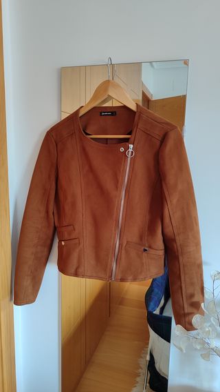 Cazadora efecto ante Stradivarius