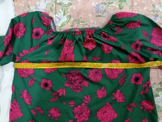 Blusa donna verde e rosa floreale.