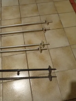 Esquís y bastones vintage Rossignol y Fischer