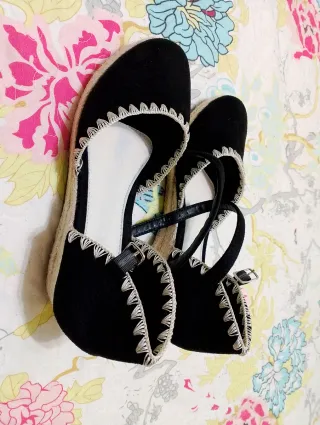 Alpargatas cuña negras