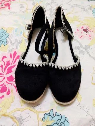 Alpargatas cuña negras