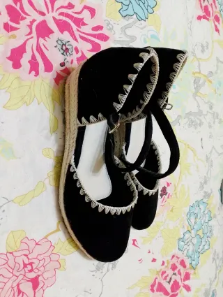 Alpargatas cuña negras