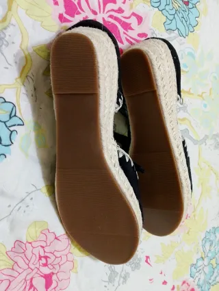 Alpargatas cuña negras