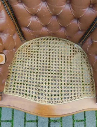 Sillón de cuero y madera