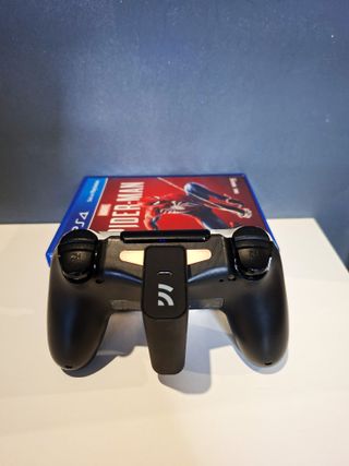 PS4 SLIM / CONTROLLER / 4 GIOCHI / CARICABATTERIE / ACCESSORI
