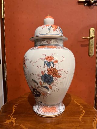 Jarrón de porcelana china con tapa