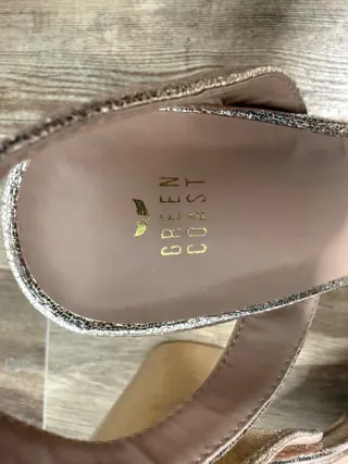 Tacones dorados plataforma