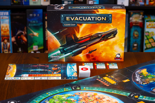 Evacuation + Inserto + Tapete + Recursos Deluxe