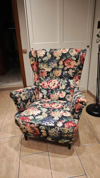 Sillón orejero Ikea floral