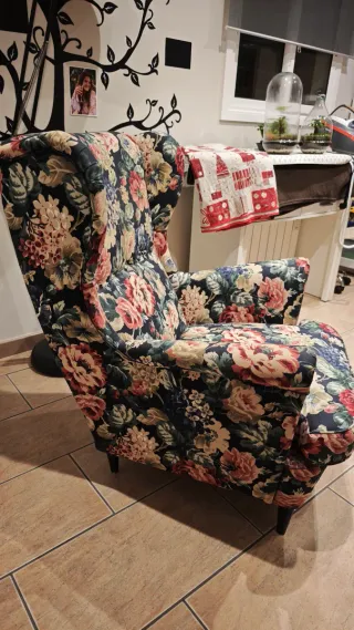 Sillón orejero Ikea floral