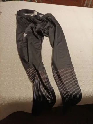 Pantaloni termici neri con dettagli