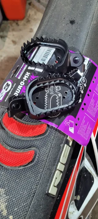 Estriberas S3 Enduro-MX Punk Negras para Rieju mr