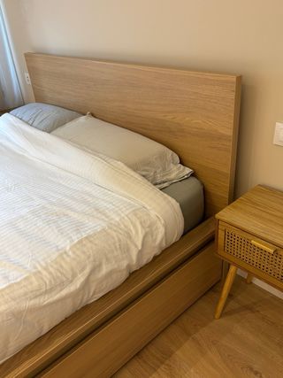 Cama 160x200 con 2 cajones y 2 mesitas