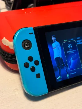 Nintendo Switch + Accessori + FIFA 22 + Caricatore