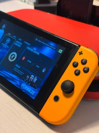 Nintendo Switch + Accessori + FIFA 22 + Caricatore