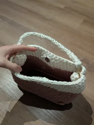 Borsa uncinetto fatta a mano rosa e bianca