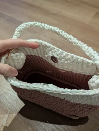 Borsa uncinetto fatta a mano rosa e bianca