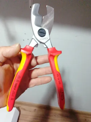 Alicates KNIPEX 95 16 200 Precio no negociable