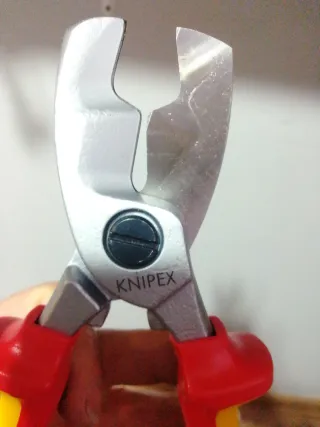 Alicates KNIPEX 95 16 200 Precio no negociable