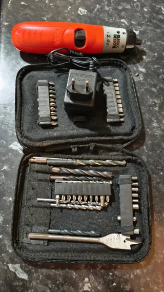 Destornillador Eléctrico Black+Decker más Brocas