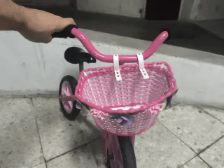 Bicicleta Chicco sin pedales con cesta