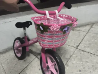 Bicicleta Chicco sin pedales con cesta