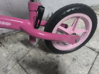 Bicicleta Chicco sin pedales con cesta