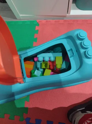 Correpasillos hipopótamo con piezas dentro